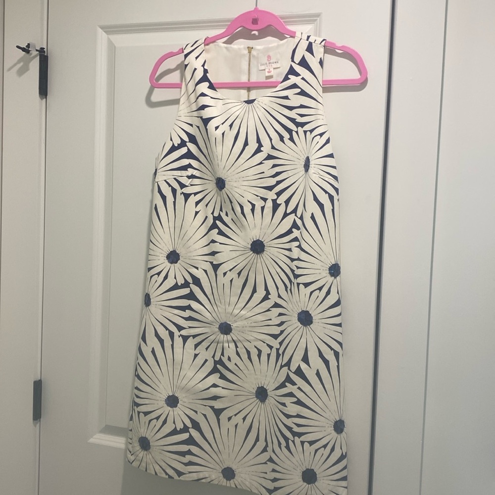 Julie Brown• Size 6 • Blue and White Daisy Shift Dress